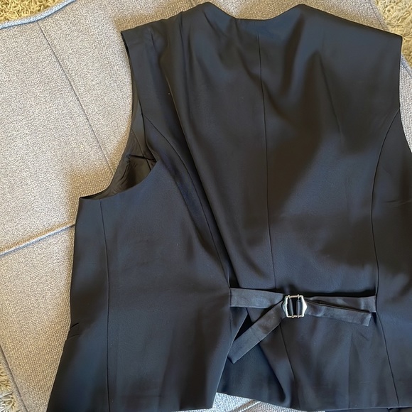 Black button vest - Picture 3 of 3